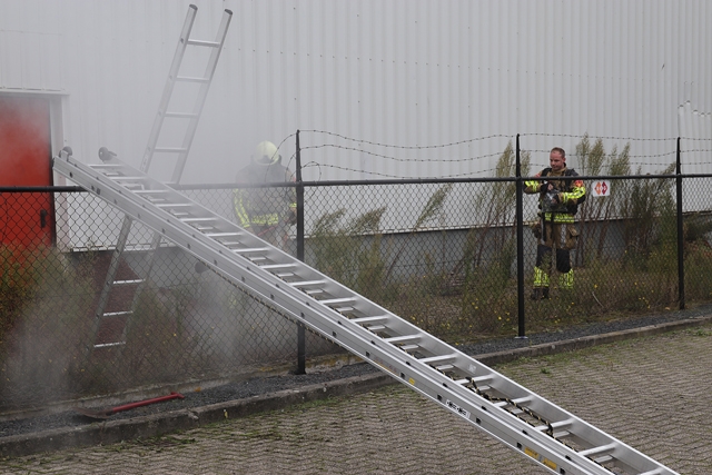 Brandweer rukt uit voor buitenbrand aan de Spuiweg Waalwijk