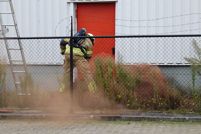 Brandweer rukt uit voor buitenbrand aan de Spuiweg Waalwijk