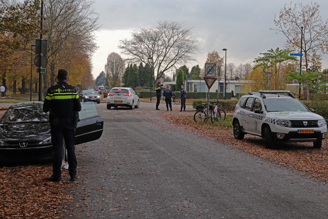 Politiecontrole met lasergun aan de Akkerlaan Waalwijk