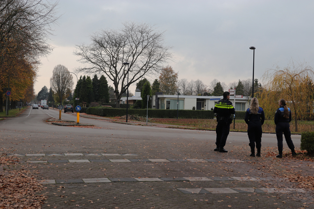Politiecontrole met lasergun aan de Akkerlaan Waalwijk