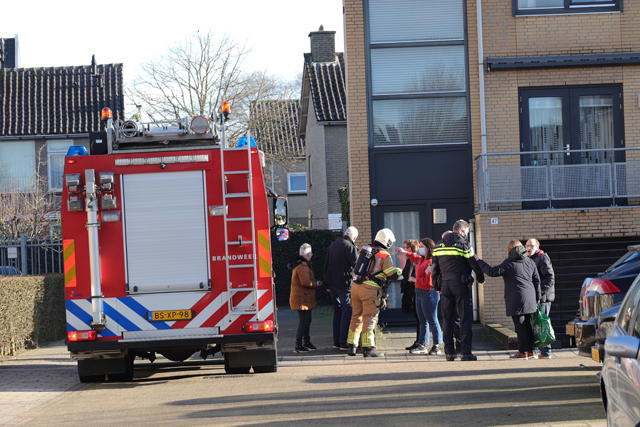 Brandweer rukt uit voor vreemde lucht in gebouw van stichting Prisma Waalwijk