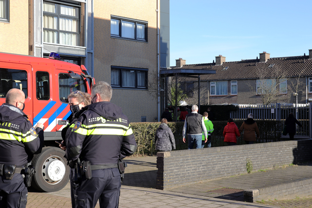 Brandweer rukt uit voor vreemde lucht in gebouw van stichting Prisma Waalwijk