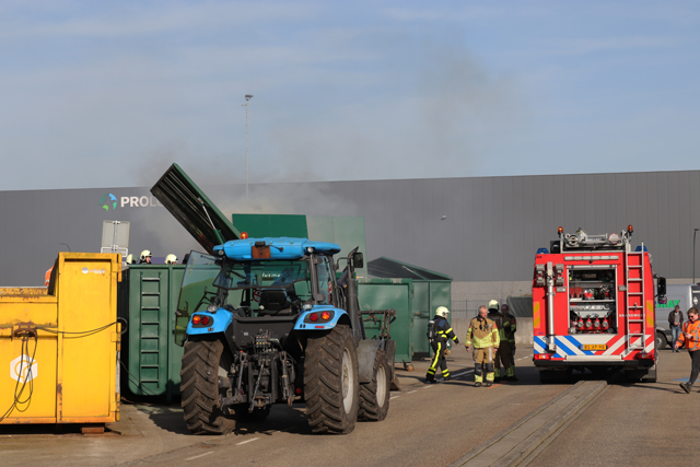 Container in brand aan de Weteringweg Waalwijk