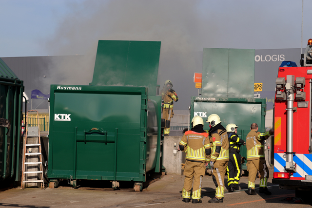 Container in brand aan de Weteringweg Waalwijk