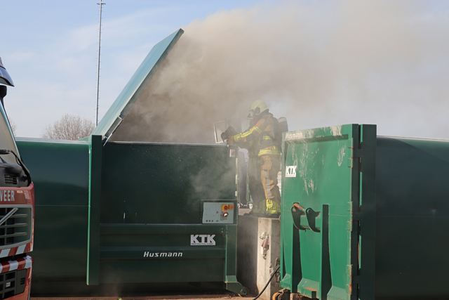 Container in brand aan de Weteringweg Waalwijk