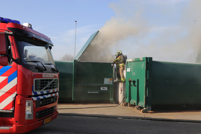 Container in brand aan de Weteringweg Waalwijk