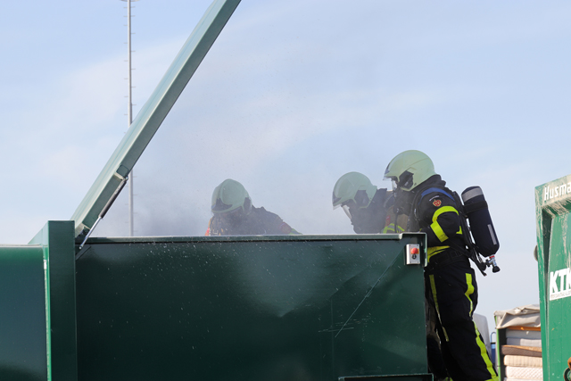 Container in brand aan de Weteringweg Waalwijk
