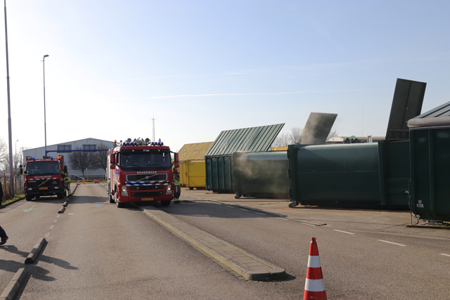 Container in brand aan de Weteringweg Waalwijk