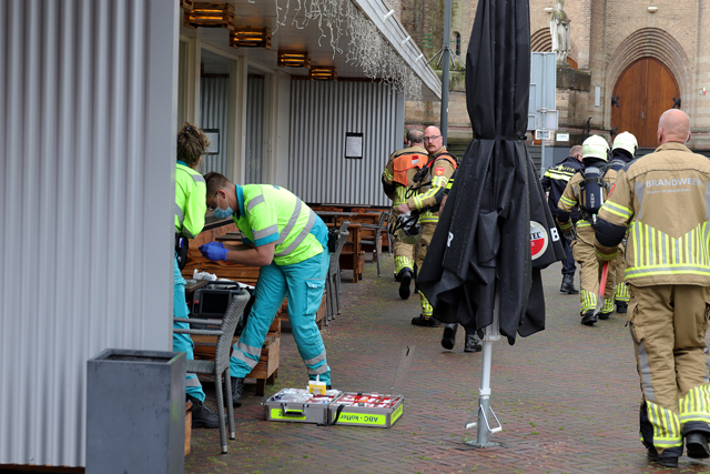 Brandweer rukt uit voor assistentie ambulance aan het Sint Jansplein Waalwijk