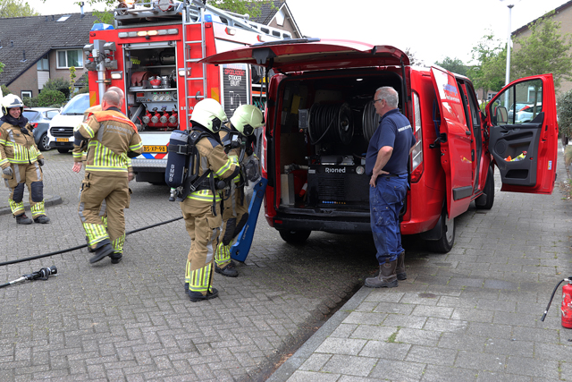 Brand in bestelbusje aan de Alexander Voormolenstraat Waalwijk