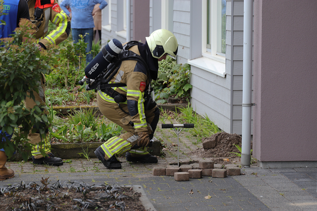 Gaslek in voortuin aan de Burgemeester van Heystlaan Waalwijk