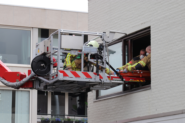 Brandweer rukt uit voor assistentie ambulance aan het Sint Jansplein Waalwijk
