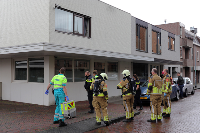 Brandweer rukt uit voor assistentie ambulance aan het Sint Jansplein Waalwijk