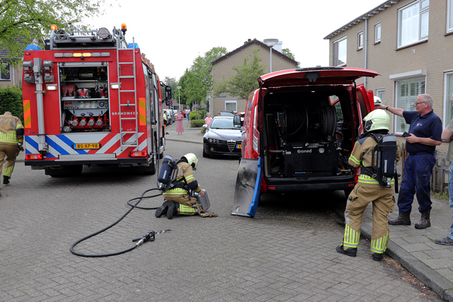 Brand in bestelbusje aan de Alexander Voormolenstraat Waalwijk