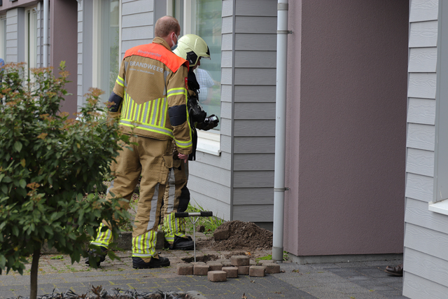 Gaslek in voortuin aan de Burgemeester van Heystlaan Waalwijk