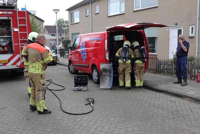 Brand in bestelbusje aan de Alexander Voormolenstraat Waalwijk