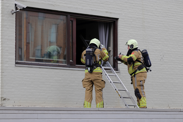 Brandweer rukt uit voor assistentie ambulance aan het Sint Jansplein Waalwijk