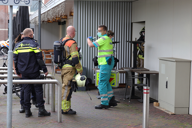 Brandweer rukt uit voor assistentie ambulance aan het Sint Jansplein Waalwijk
