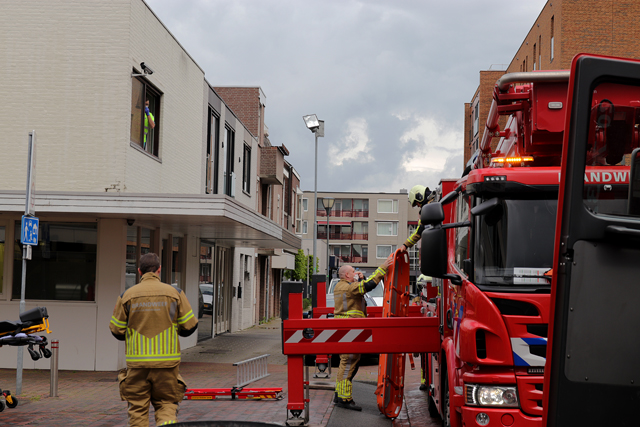Brandweer rukt uit voor assistentie ambulance aan het Sint Jansplein Waalwijk