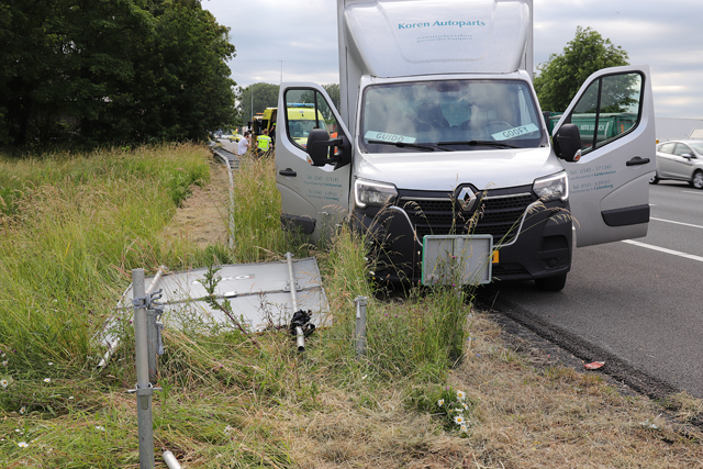 Veel schade na ongeval op de A59 (Maasroute) Waalwijk