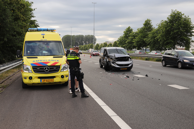 Veel schade na ongeval op de A59 (Maasroute) Waalwijk
