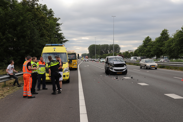 Veel schade na ongeval op de A59 (Maasroute) Waalwijk