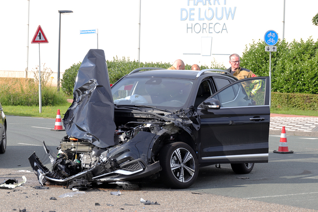 Flinke aanrijding aan de Weteringweg Waalwijk