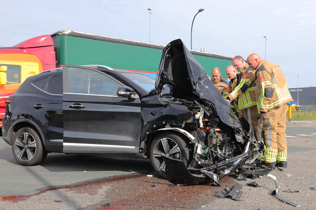 Flinke aanrijding aan de Weteringweg Waalwijk