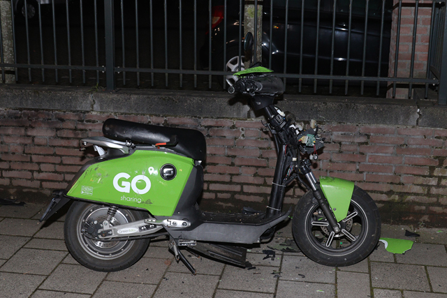 GO Sharing scooter opgeblazen aan de Grotestraat Waalwijk