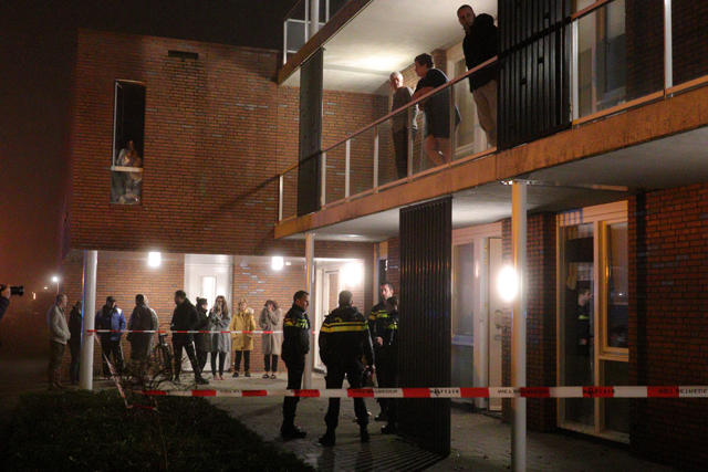 Voordeur van woning opgeblazen met zwaar vuurwerk aan de Noordstraat Waalwijk