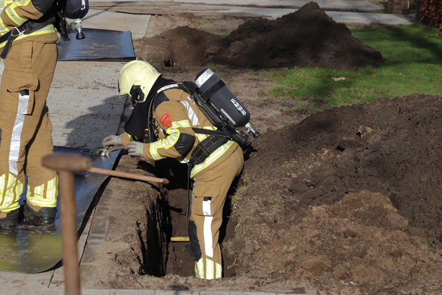 Straat afgesloten vanwege gaslek aan de Burg. van Grotenhuisstraat Waalwijk