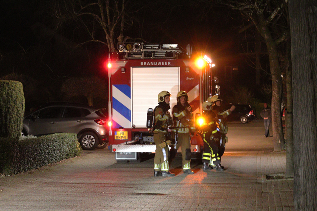 Brandweer rukt uit voor brandgerucht aan de Paulus Potterstraat Waalwijk