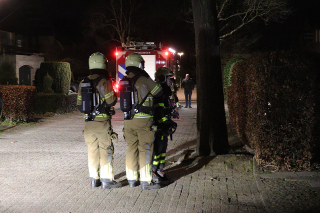 Brandweer rukt uit voor brandgerucht aan de Paulus Potterstraat Waalwijk