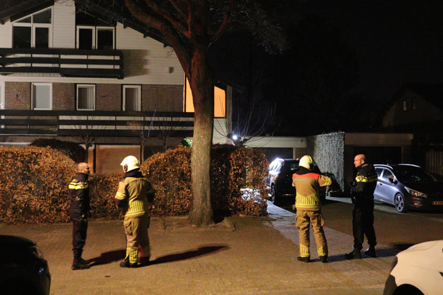 Brandweer rukt uit voor brandgerucht aan de Paulus Potterstraat Waalwijk