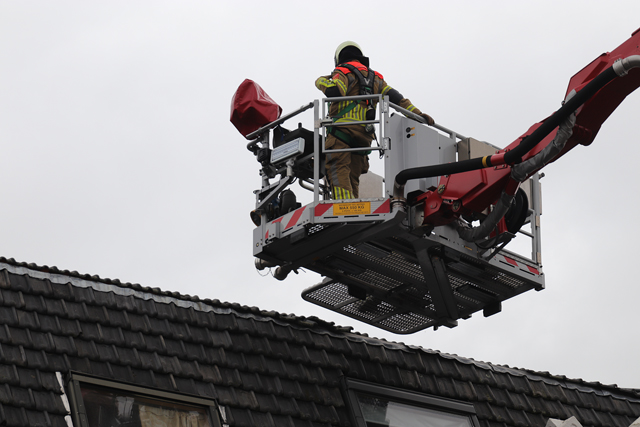 Dakpannen los op woning aan de Grotestraat Waalwijk