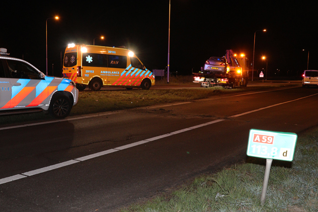 Bestuurster raakt macht over het stuur kwijt in bocht op de Midden-Brabantweg Waalwijk