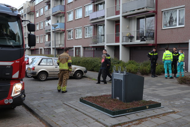 Man geboeid afgevoerd na incident in flat aan de Noordstraat Waalwijk