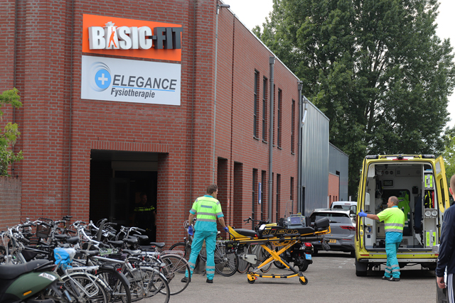 Man zit met voet bekneld tussen crosstrainer in sportschool aan de Eerste Zeine Waalwijk