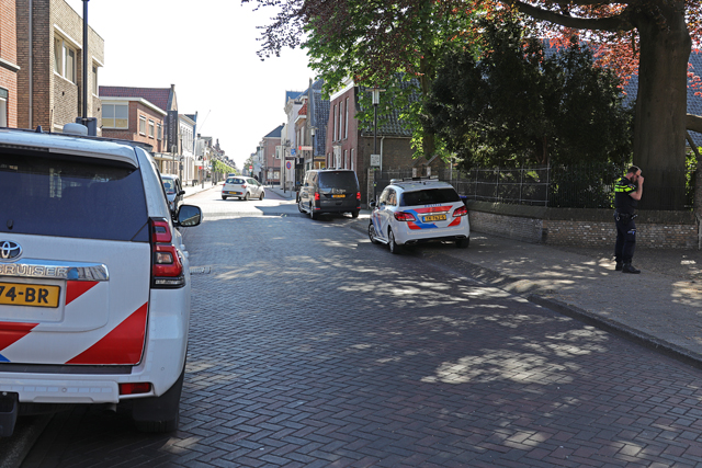 Politie zoekt met hond naar dader van beroving aan winkelcentrum De Els Waalwijk