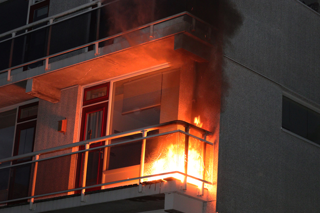 Felle brand op balkon aan de Heulstraat Waalwijk
