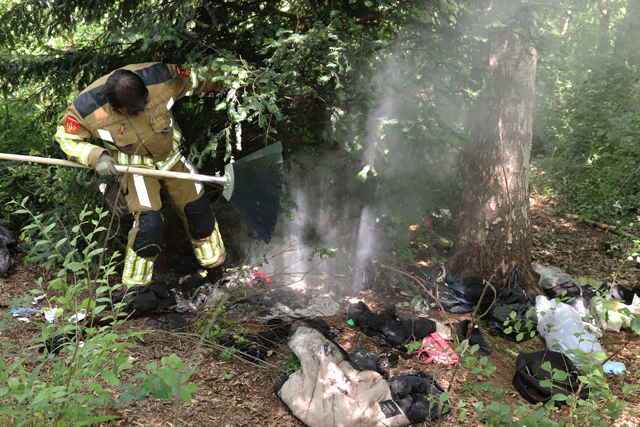 Slaapplek in brand in bossen aan de Elzenweg Waalwijk
