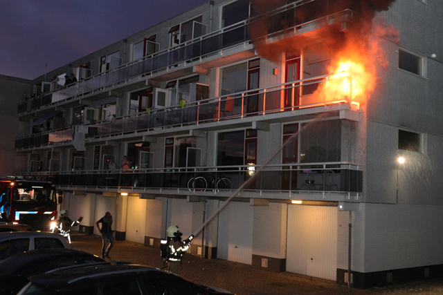 Felle brand op balkon aan de Heulstraat Waalwijk