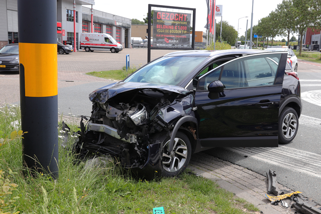 Flinke aanrijding op kruising Kleiweg/Havenweg Waalwijk