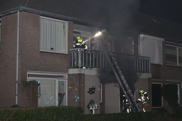 Uitslaande woningbrand aan de Eerste Zeine Waalwijk