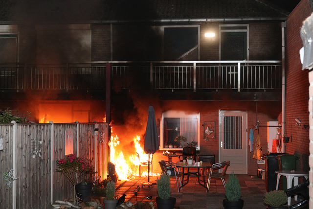 Uitslaande woningbrand aan de Eerste Zeine Waalwijk