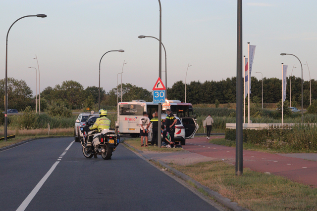 Drie jongens in de boeien geslagen na bedreiging met mes in bus aan het Vredesplein Waalwijk