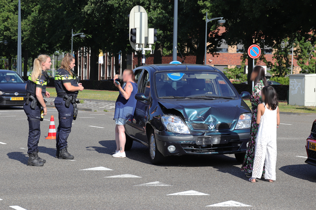Aanrijding op kruising aan de Noorder Parallelweg Waalwijk