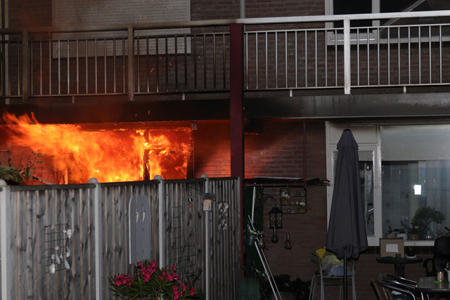 Uitslaande woningbrand aan de Eerste Zeine Waalwijk