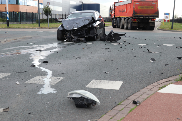 Flinke aanrijding op kruising aan de Kloosterheulweg Waalwijk