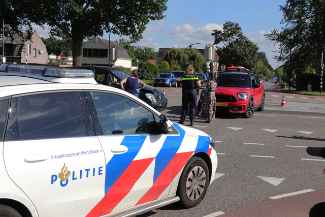 Aanrijding op kruising aan de Noorder Parallelweg Waalwijk